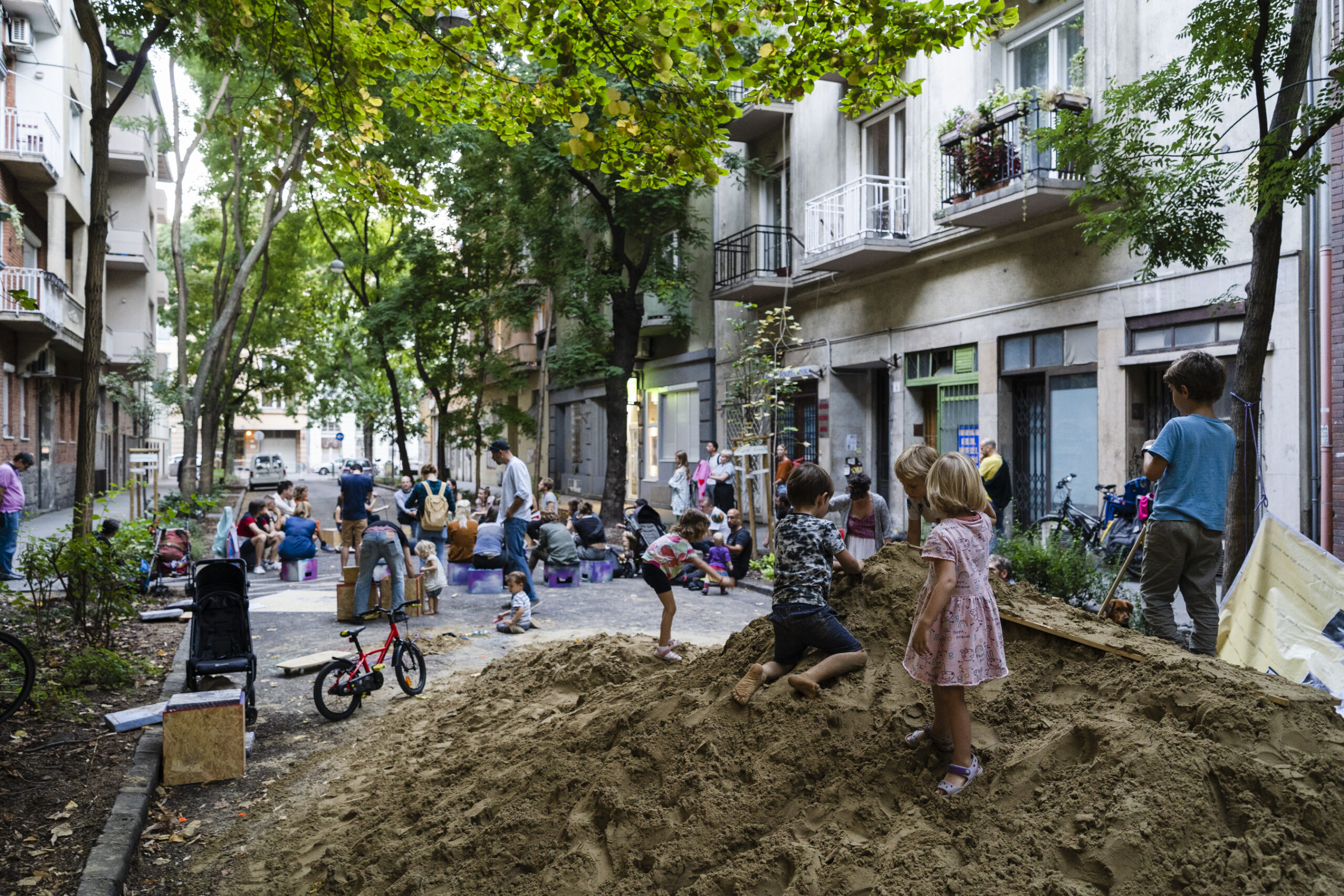 flaszter bogyo madacsi jatszoutca barat utca 013 1